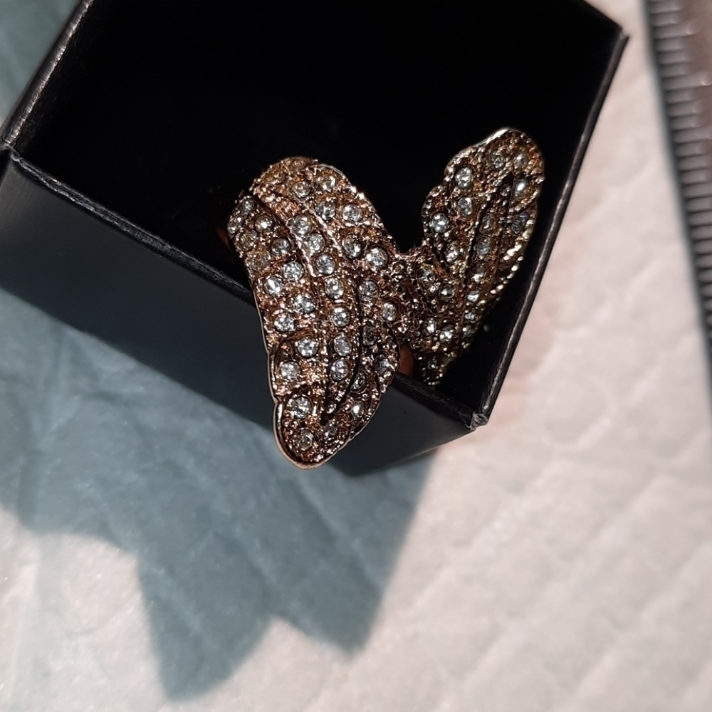Avon Shimmering Leaves with Rhinestones Ring 💍 NWT